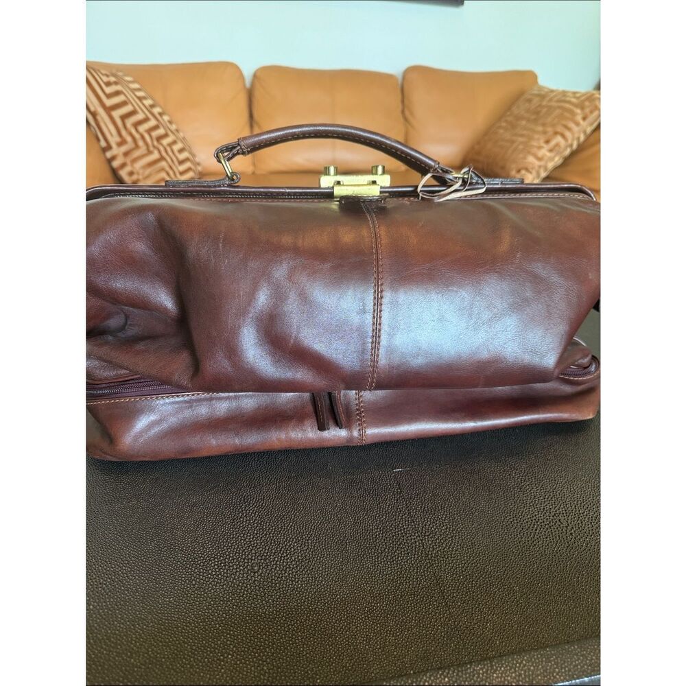 Wilsons Leather Dark Brown Men's Leather Duffel Doctors Bag Brass Clasp Vintage